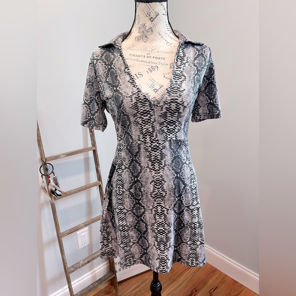 Le Lis Dress 🐍